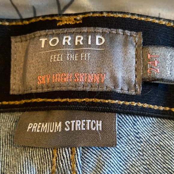 TORRID jeans Plus size sky high skinny premium stretch size 24T jeans - Picture 2 of 2